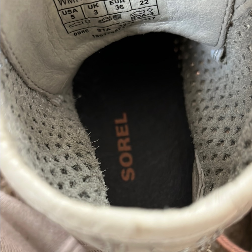 Sorel Gray Boots with Pink Laces - Picture 7 of 8